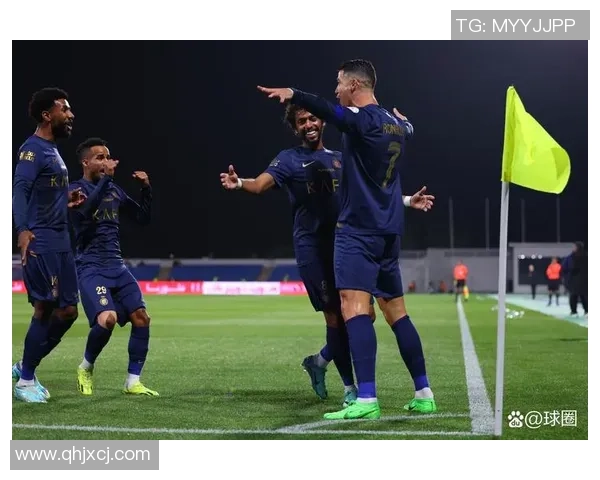 足球明星挑战极限用筷子打球展现惊人技巧与幽默风采